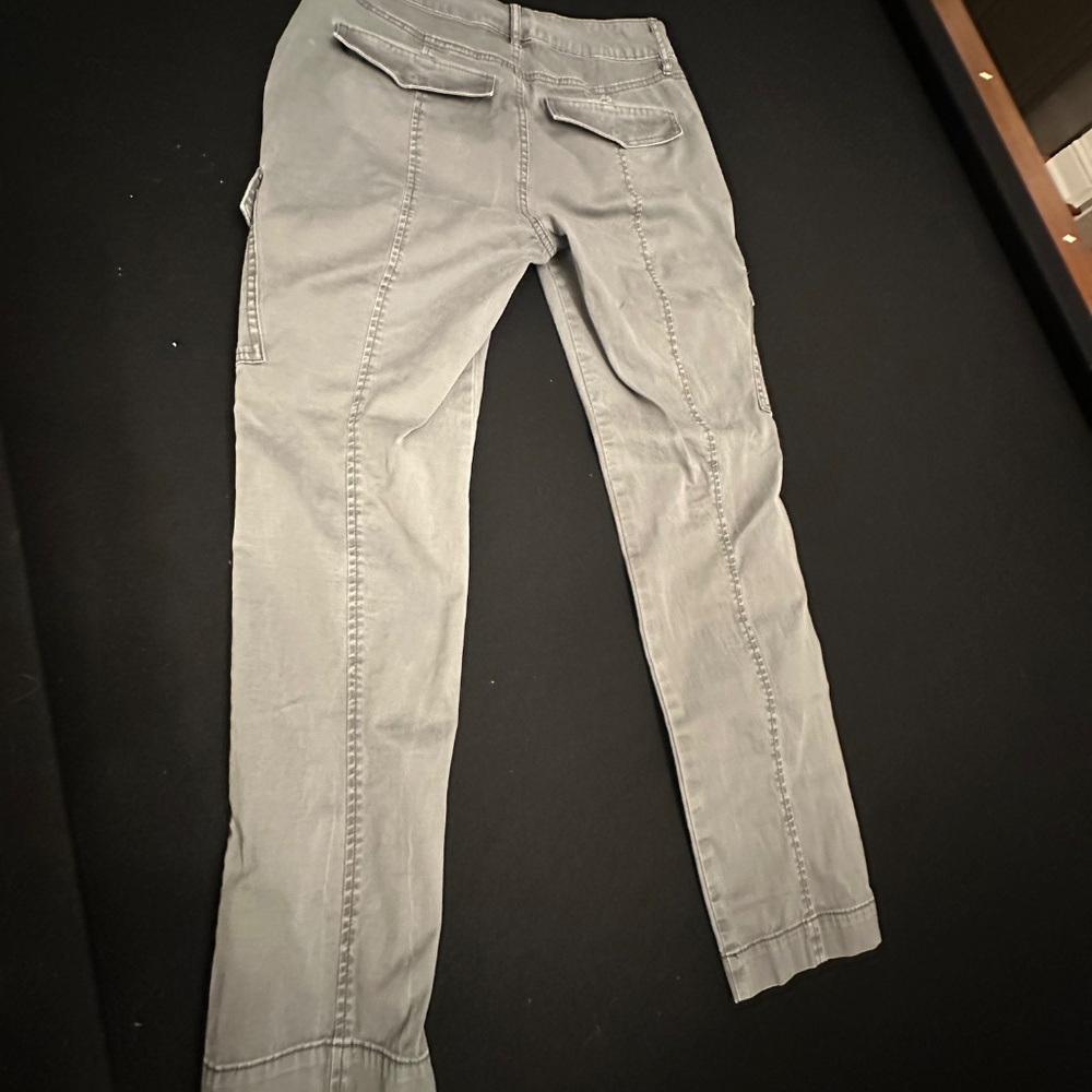 WHBM Cargo Pants w/Rhinestone‎ detail-Size 8 - Picture 8 of 9